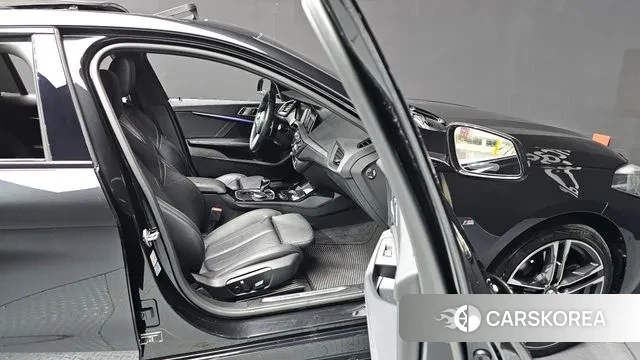 BMW 1 Series (F40) 2022 Черный из Кореи, фото 2