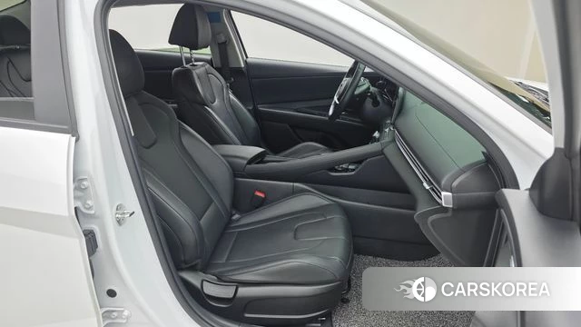 Hyundai The New Avante (CN7) 2023 Белый из Кореи, фото 2