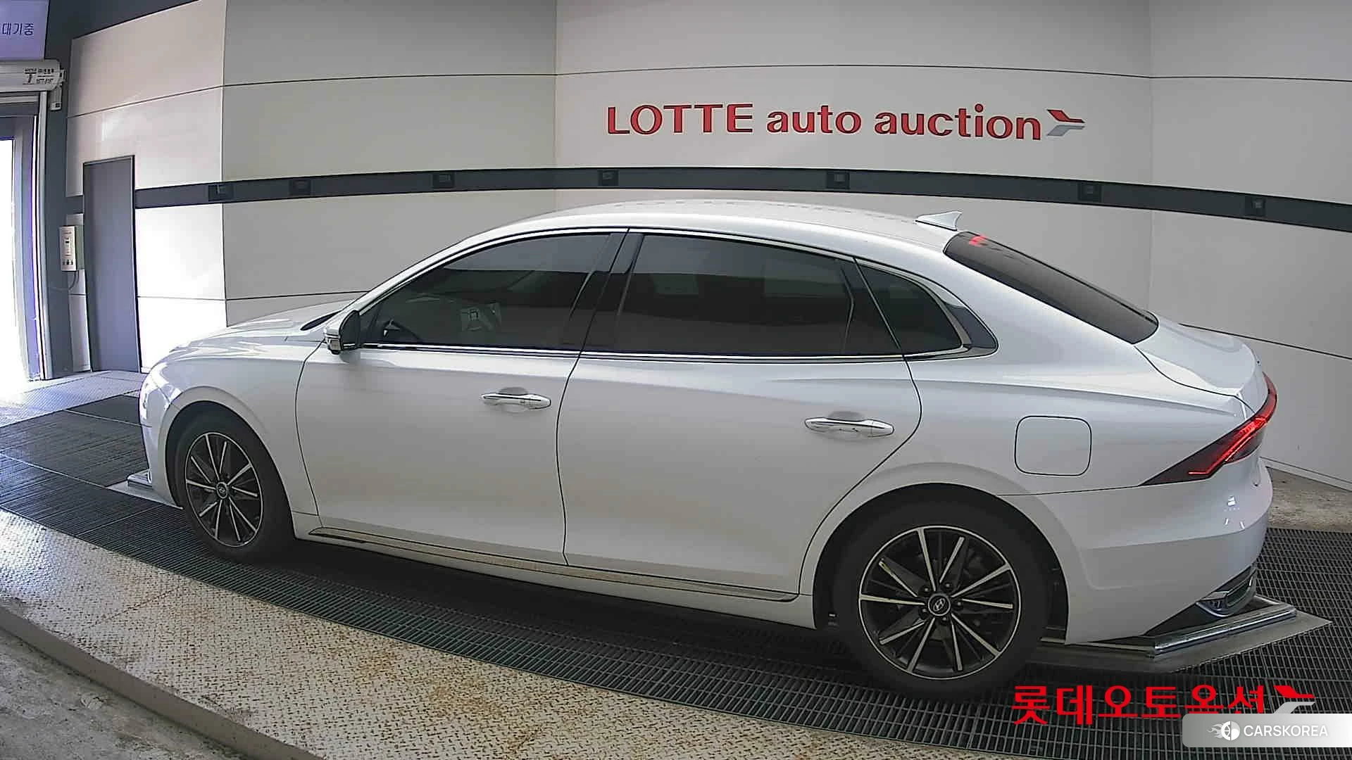 Hyundai Grandeur 2022 Белый из Кореи, фото 2