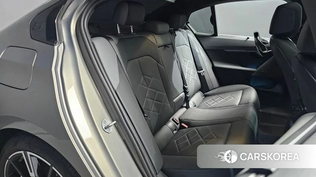 BMW 5 Series (G60) 2025 Серебристо-серый из Кореи, фото 2