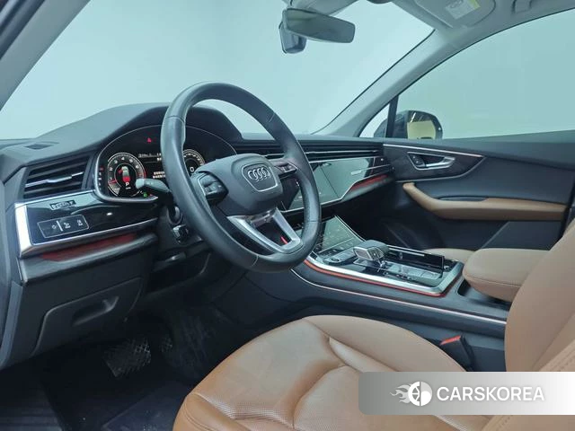 Audi Q7 2021 Черный из Китая, фото 2
