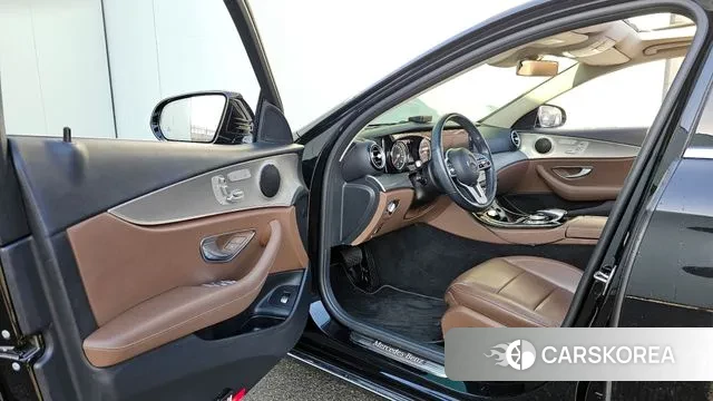 Mercedes-Benz E-Class W213 2019 Черный из Кореи, фото 2