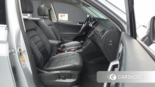 Volkswagen Tiguan second Generation 2018 Серебряный из Кореи, фото 2