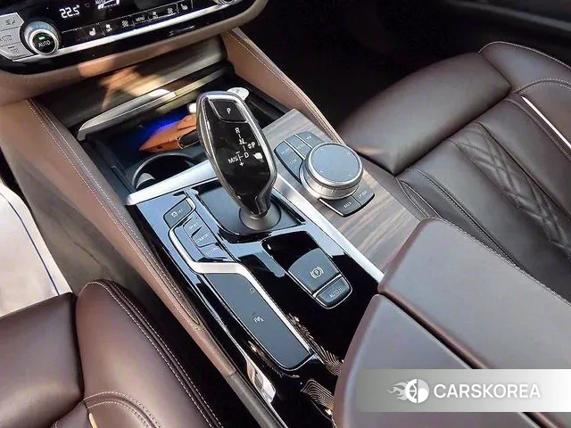 BMW 5 Series (G30) 2020 Серый из Кореи, фото 2