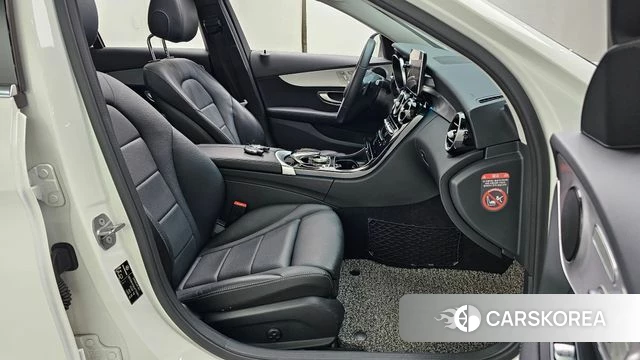 Mercedes-Benz C-Class W205 2018 Белый из Кореи, фото 2