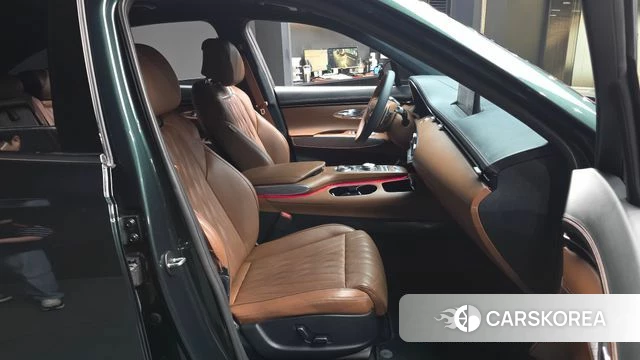 Genesis GV70 2023 Темно-зеленый из Кореи, фото 2