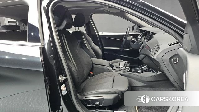 BMW 1 Series (F40) 2023 Черный из Кореи, фото 2