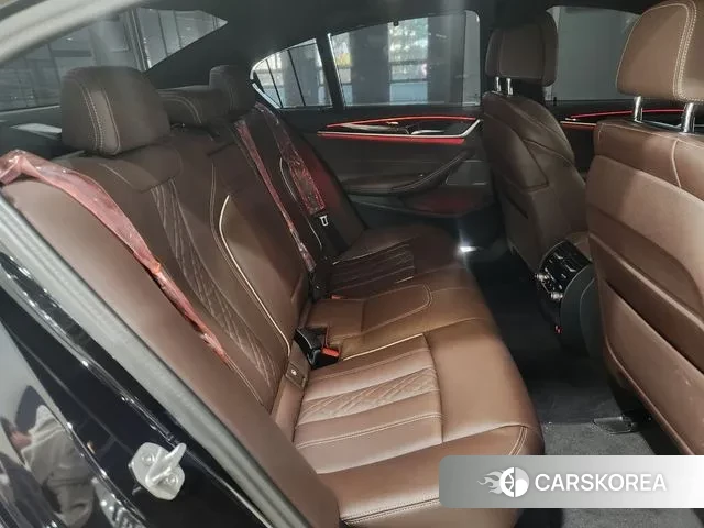 BMW 5 Series (G30) 2023 Черный из Кореи, фото 2