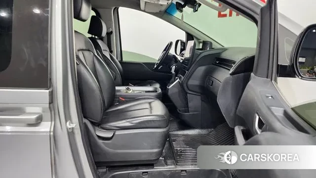 Hyundai Staria 2022 Серебряный из Кореи, фото 2