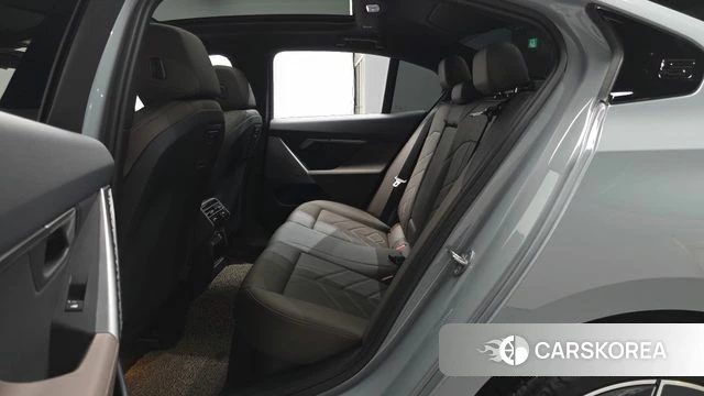 BMW 5 Series (G60) 2024 Серебристо-серый из Кореи, фото 2