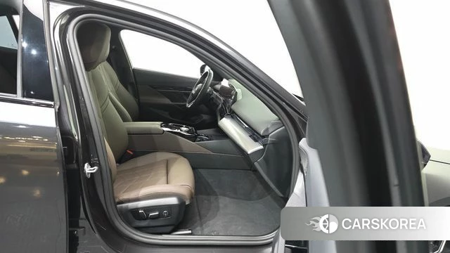 BMW 5 Series (G60) 2025 Серый из Кореи, фото 2