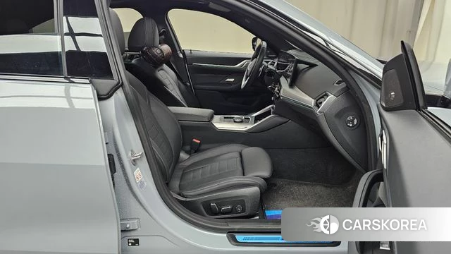 BMW 4 Series (G22) 2024 Серебристо-серый из Кореи, фото 2