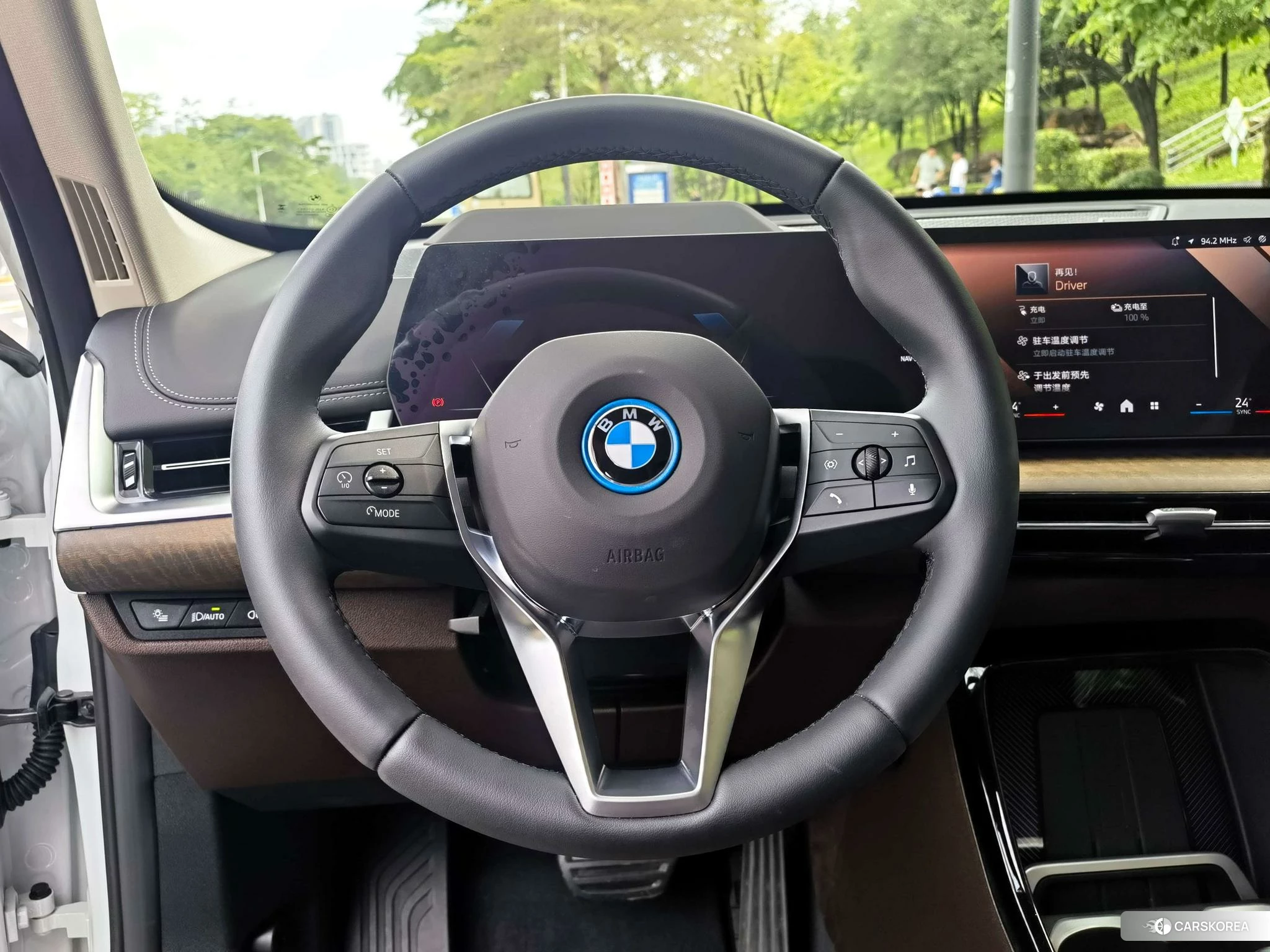 BMW iX1 2023 Белый из Китая, фото 2