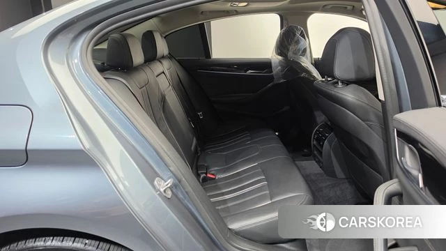 BMW 5 Series (G30) 2019 Серебристо-серый из Кореи, фото 2