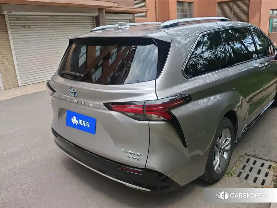 Toyota Sienna 2022 Silver/gray из Китая, фото 2