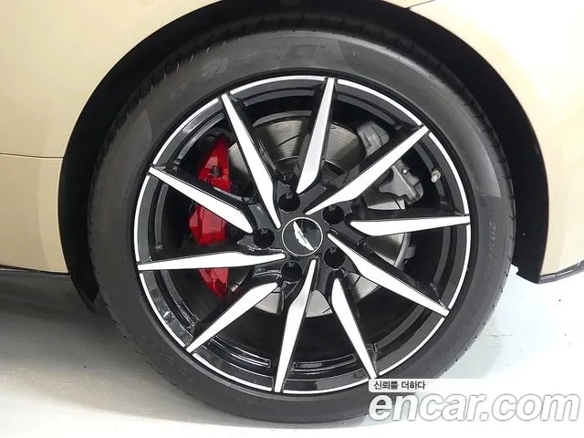 Aston Martin DB11 2018 Песочный из Кореи, фото 2