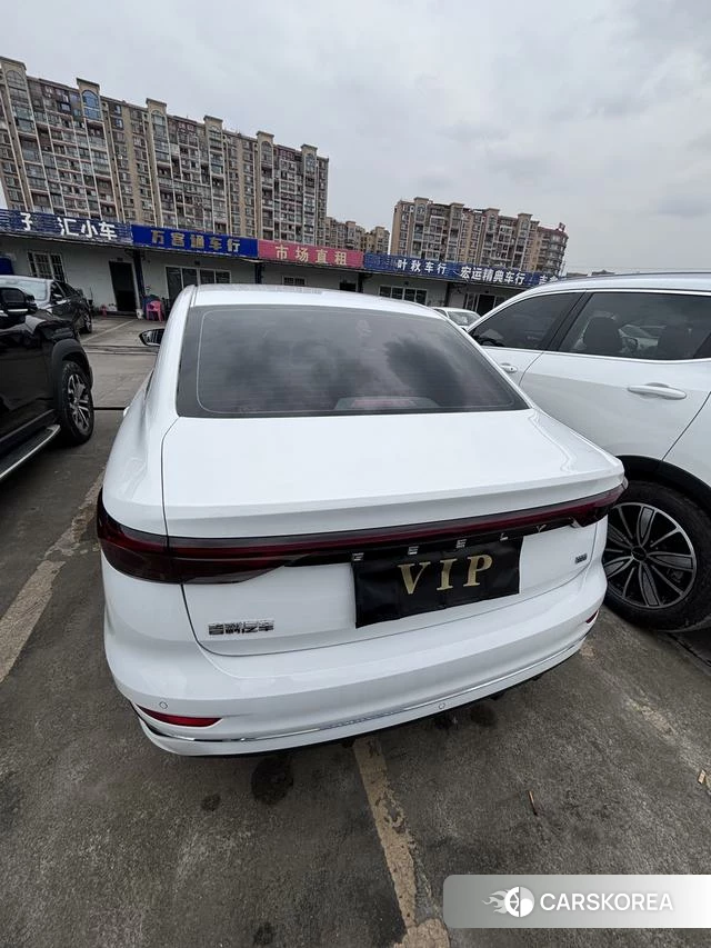 Geely Automobile Emgrand 2023 Белый из Китая, фото 2
