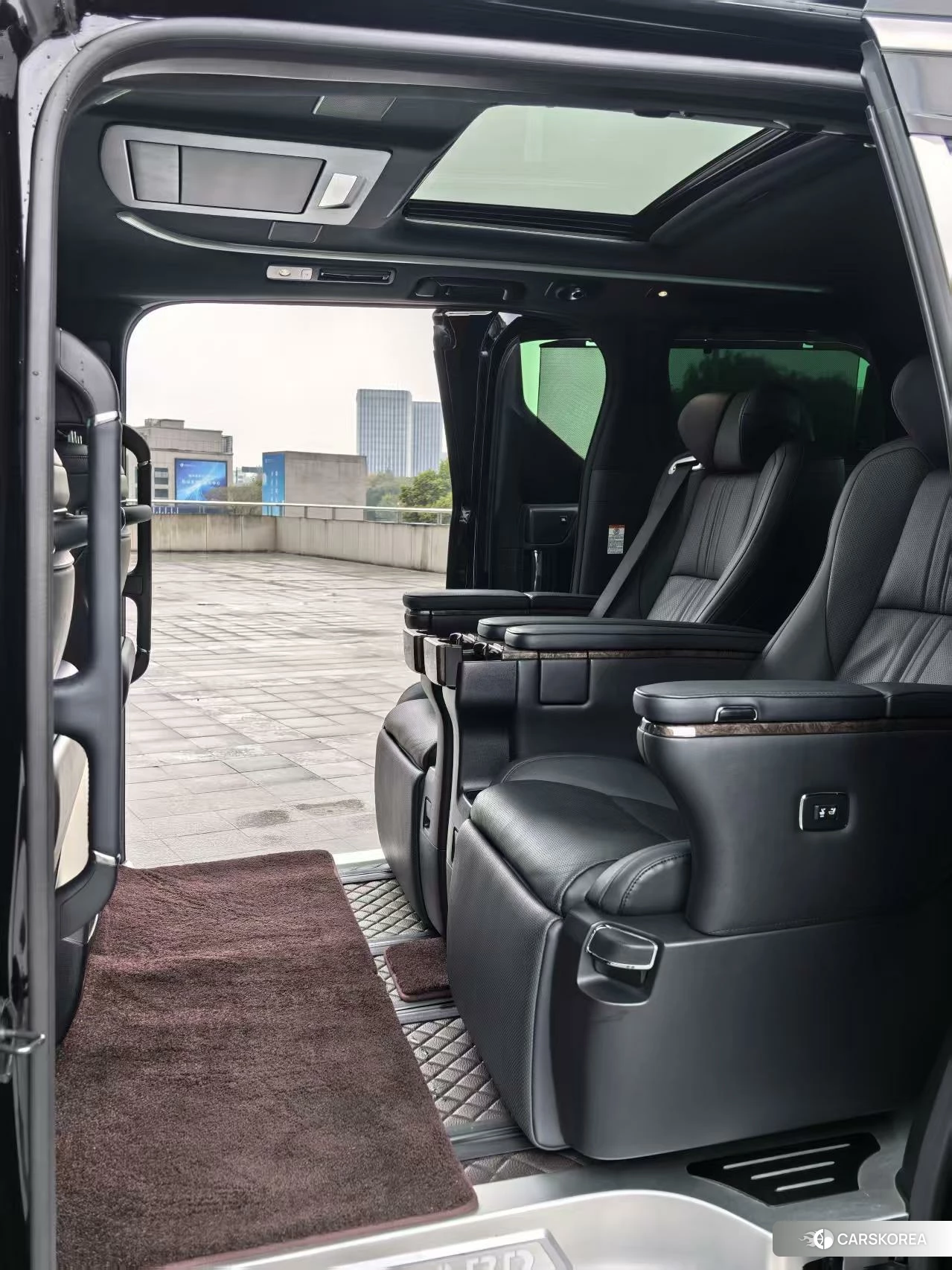 Toyota Elfa 2021 Черный из Китая, фото 2