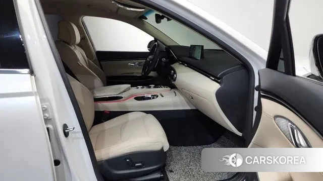 Genesis GV70 2023 Белый из Кореи, фото 2