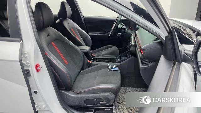 Hyundai Kona (SX2) 2023 Белый из Кореи, фото 2