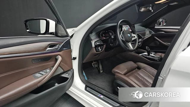BMW 5 Series (G30) 2020 Белый из Кореи, фото 2