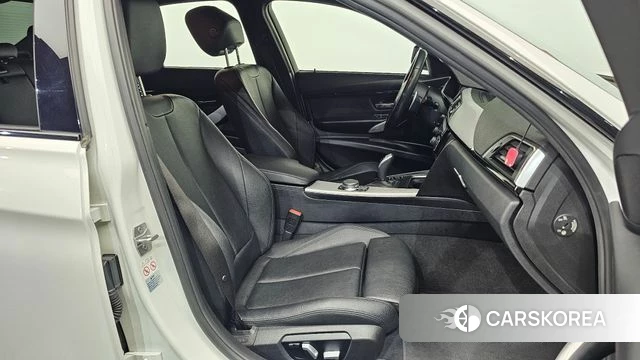 BMW 3 Series (F30) 2018 Белый из Кореи, фото 2