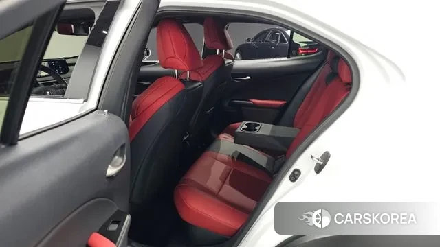 Lexus UX250h 2022 Белый из Кореи, фото 2