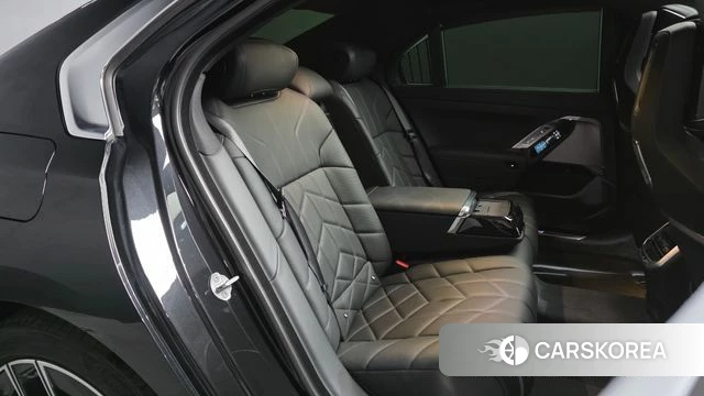BMW 7 Series (G70) 2025 Черный из Кореи, фото 2