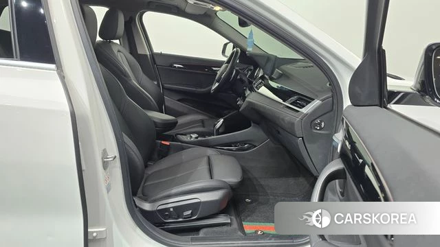 BMW X2 (F39) 2022 Белый из Кореи, фото 2