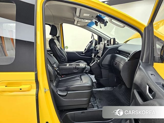 Hyundai Staria 2021 Желтый из Кореи, фото 2