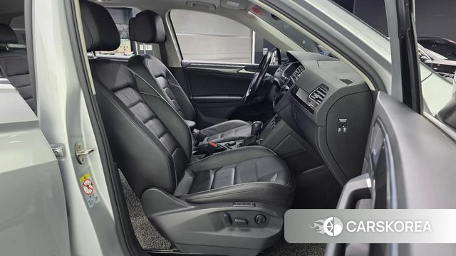 Volkswagen Tiguan second Generation 2020 Серебряный из Кореи, фото 2