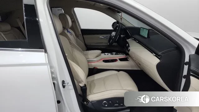 Genesis GV70 2023 Белый из Кореи, фото 2