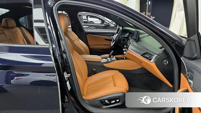 BMW 5 Series (G30) 2020 Черный из Кореи, фото 2