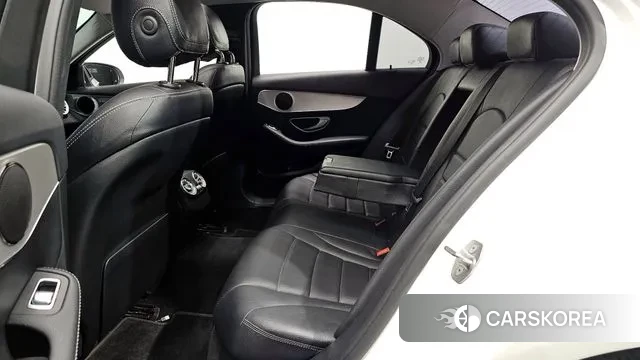 Mercedes-Benz C-Class W205 2018 Белый из Кореи, фото 2