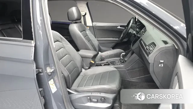 Volkswagen Tiguan second Generation 2022 Серый из Кореи, фото 2