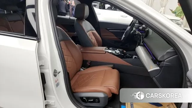 BMW 5 Series (G60) 2024 Белый из Кореи, фото 2