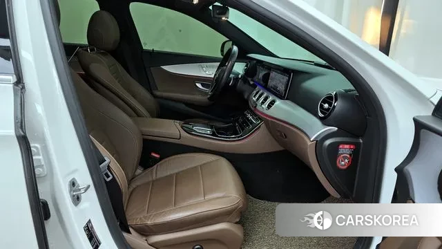 Mercedes-Benz E-Class W213 2021 Белый из Кореи, фото 2