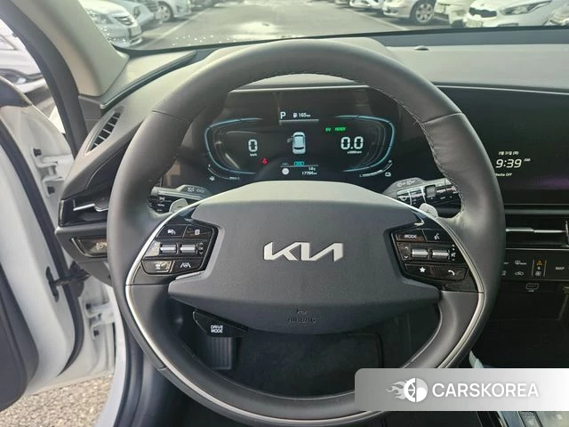 Kia Di Ol Nu Niro 2024 Белый из Кореи, фото 2