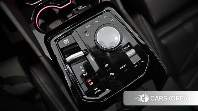 BMW 5 Series (G60) 2025 Белый из Кореи, фото 2