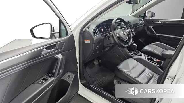 Volkswagen Tiguan Allspace 2020 Белый из Кореи, фото 2