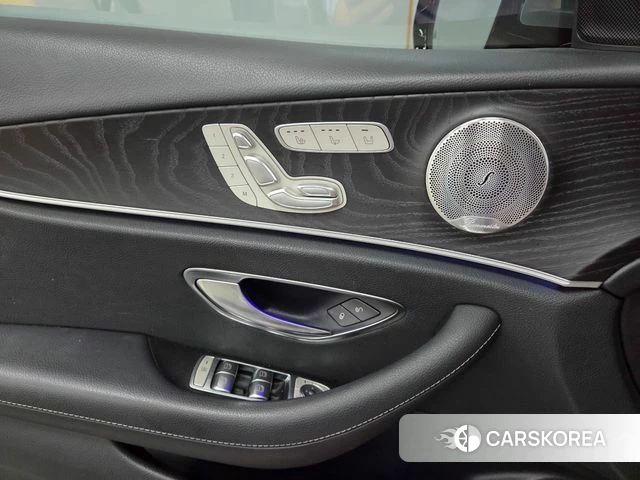 Mercedes-Benz E-Class W213 2018 Серебряный из Кореи, фото 2