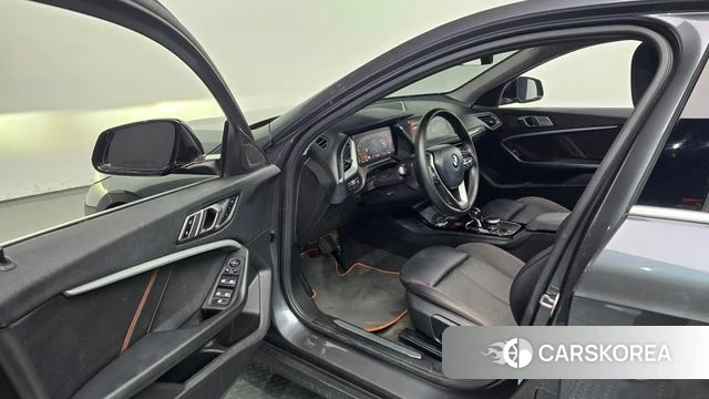 BMW 1 Series (F40) 2021 Серый из Кореи, фото 2