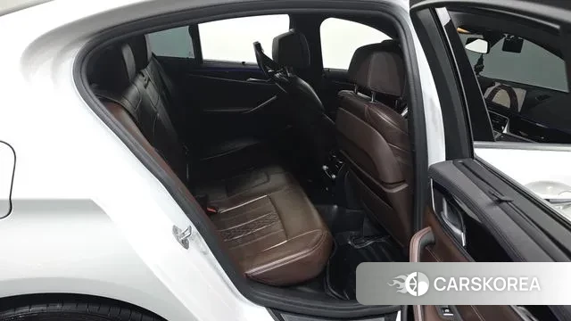 BMW 5 Series (G30) 2018 Белый из Кореи, фото 2