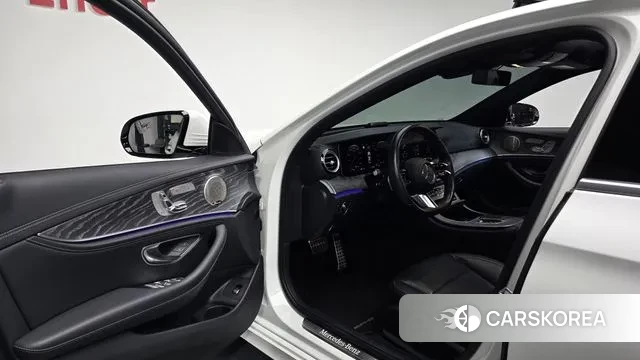 Mercedes-Benz E-Class W213 2022 Белый из Кореи, фото 2