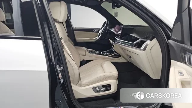 BMW X7 (G07) 2023 Белый из Кореи, фото 2