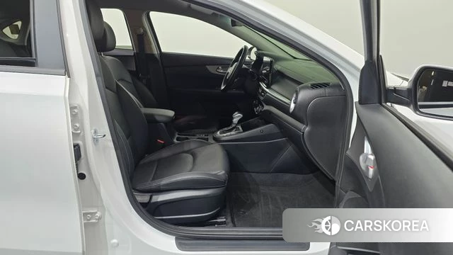 Kia The New K3 2nd generation 2022 Белый из Кореи, фото 2