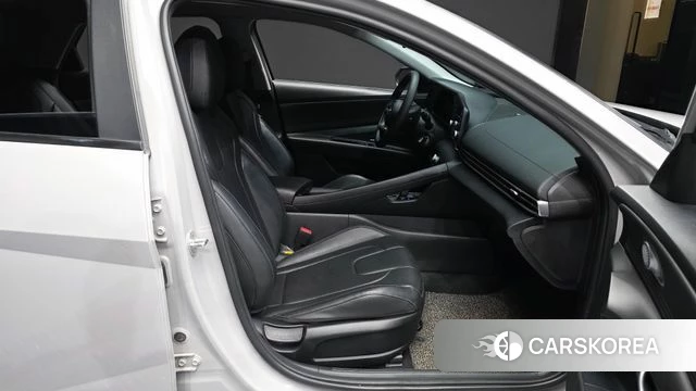 Hyundai Avante Hybrid (CN7) 2022 Серебристо-серый из Кореи, фото 2