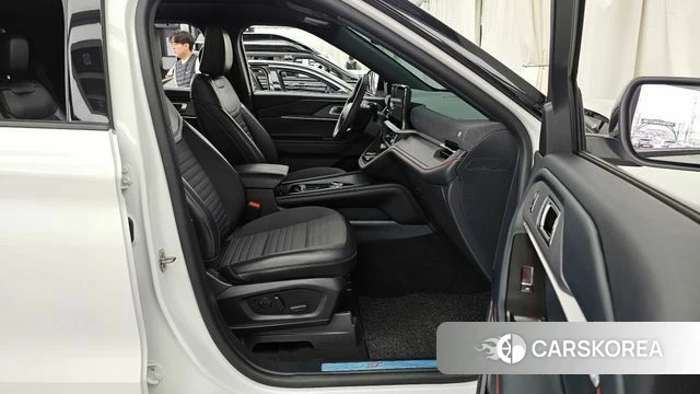 Ford Explorer 6th Generation 2025 Белый из Кореи, фото 2