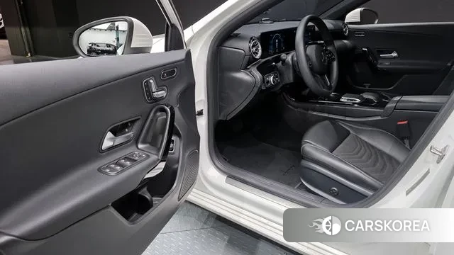 Mercedes-Benz A-Class W177 2020 Белый из Кореи, фото 2