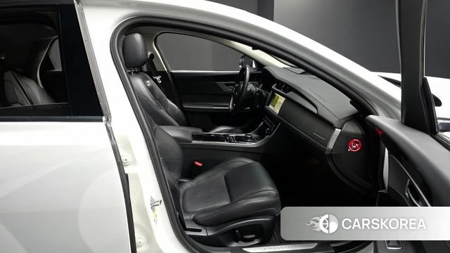 Jaguar XF (X260) 2018 Белый из Кореи, фото 2